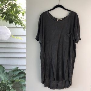 UO longline men’s XL tshirt in grey